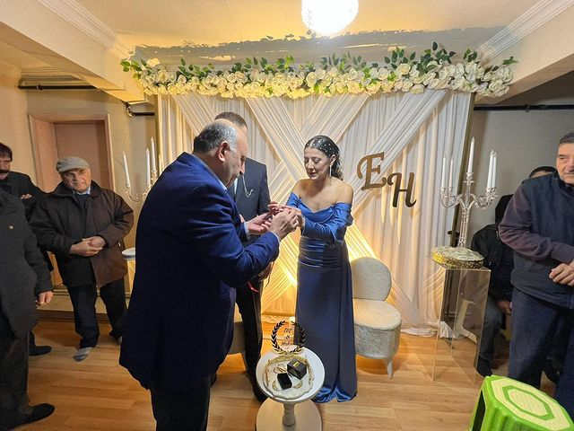 Zonguldak'ın Gökçebey ilçesinde Belediye Başkanı Vedat Öztürk, genç çiftin nişanını kutladı.