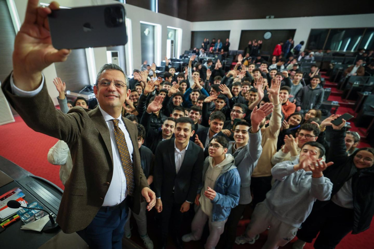 CHP Gençlik Kolları, Özgür Özel ile Gençlerin Siyasi Katılımını Tartıştı