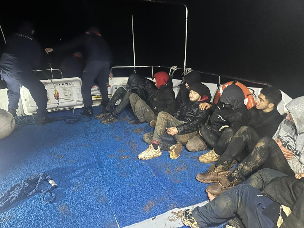 Antalya Sahil Güvenlik Botu, 15 düzensiz göçmeni kurtardı