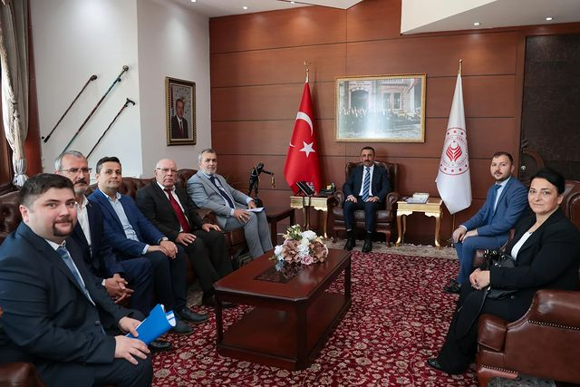 Zonguldak Valisi, Beyaz Ay Derneği ile iş birliği için toplandı.