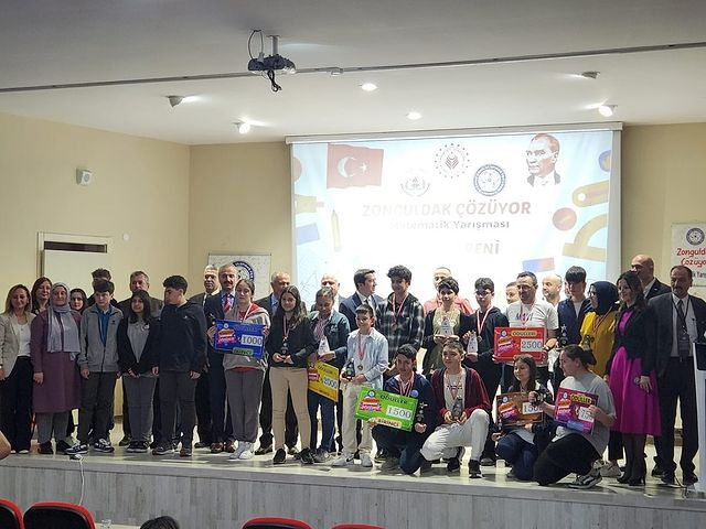Zonguldak'ta düzenlenen matematik yarışmasında öğrenciler başarıya ulaştı.