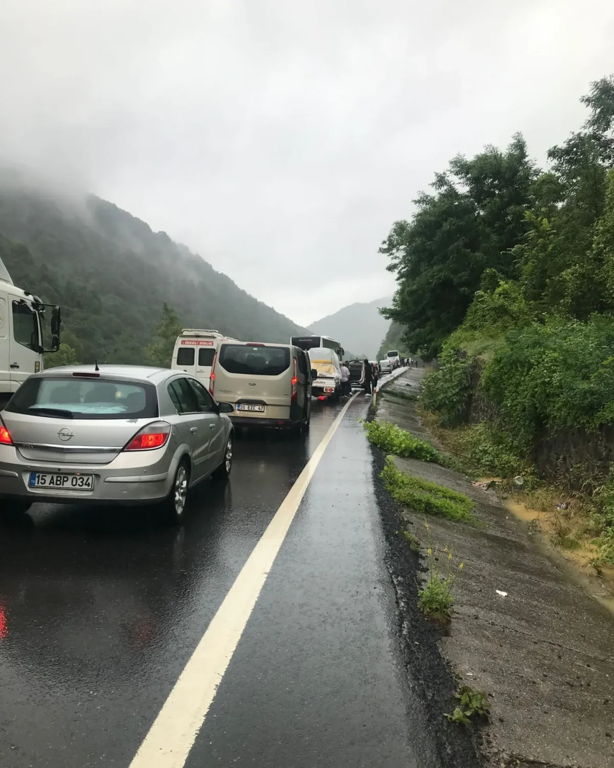 Zonguldak  - İstanbul yolu trafiğe kapandı 