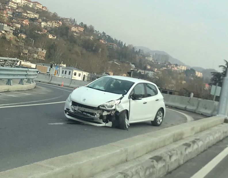 Bariyerlere çarparak durabildi 