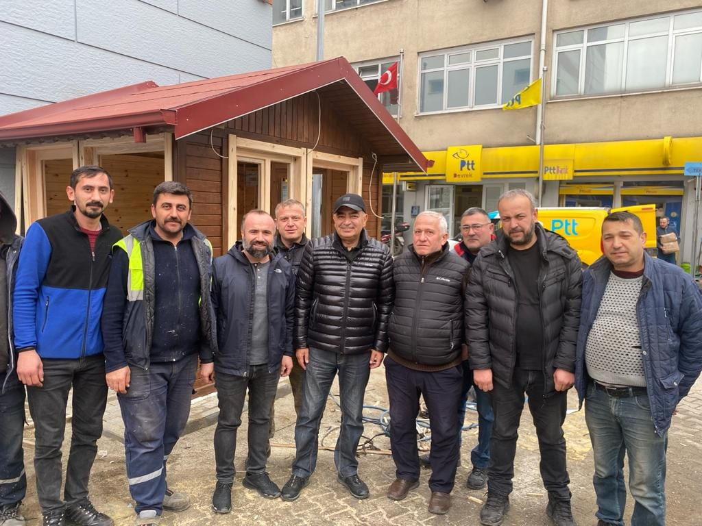 Zonguldak'ın Devrek ilçesinde Ahşap Taksi Durağı Açıldı!
