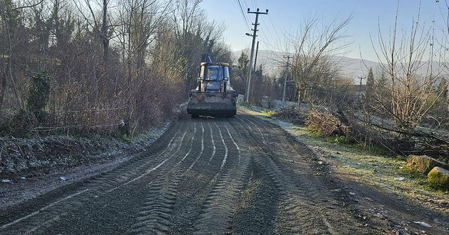 Gökçebey Belediyesi, Yol Bakımı ve Kapalı Pazar Alanı Tamiratıyla Vatandaşların Memnuniyetini Kazanıyor