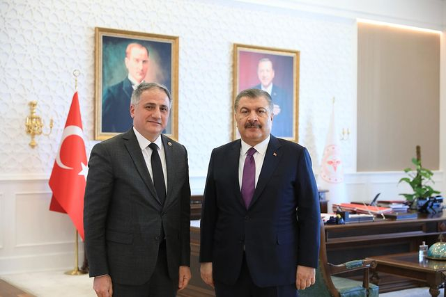 Zonguldak Milletvekili Saffet Bozkurt, Sağlık Bakanı Koca ile sağlık yatırımları üzerine görüştü.
