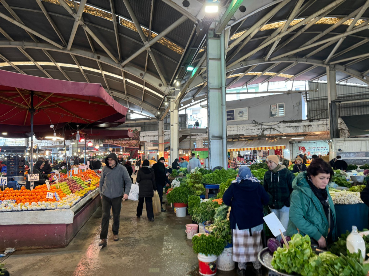 FİYATLAR AYNI KALDI, VATANDAŞ ELİ BOŞ DÖNDÜ