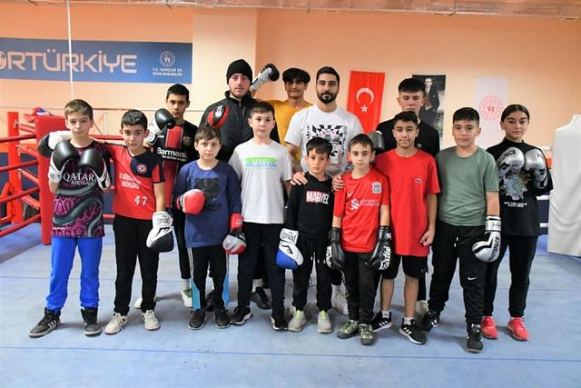 Zonguldak'ta Genç Boksörler, Boks Spor Kompleksi'nde Yoğun Çalışıyor