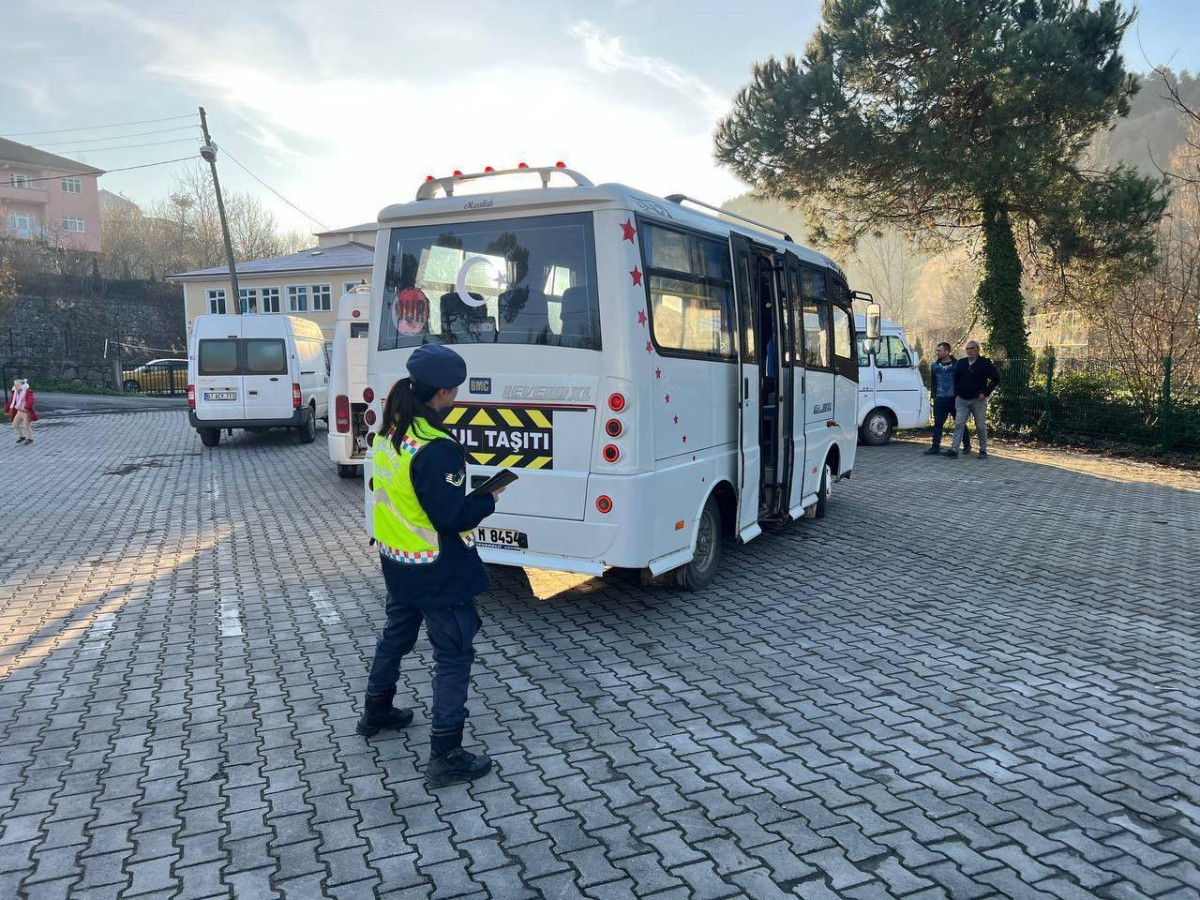 Zonguldak Jandarma, Okul Servis Araçlarına Denetim Yaptı