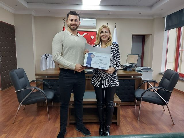 Zonguldak Üniversitesi Tıp Fakültesi Öğrencisi Türkiye Powerlifting Şampiyonası'nda Hakemlik Yaptı