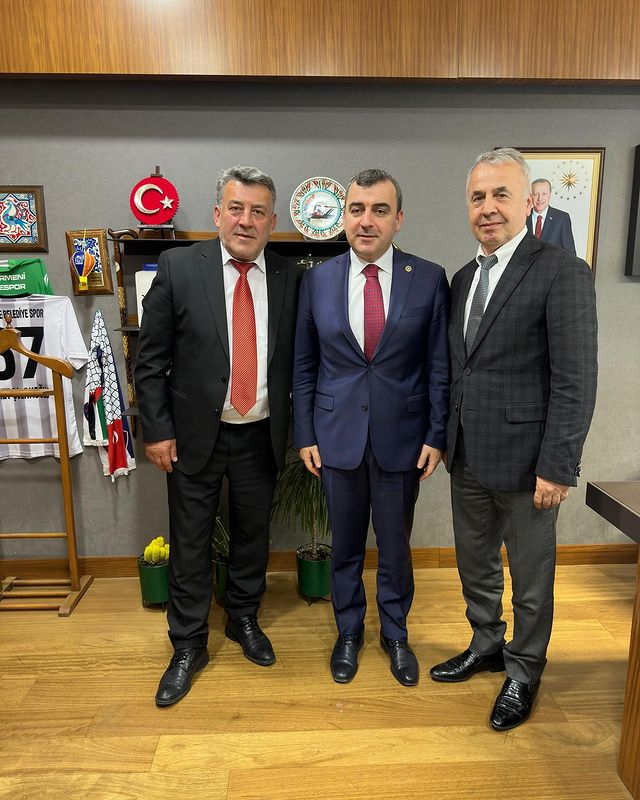 Zonguldak Milletvekili Ahmet Çolakoğlu, Alaplı Gazeteciler Derneği'nden ziyaret aldı.
