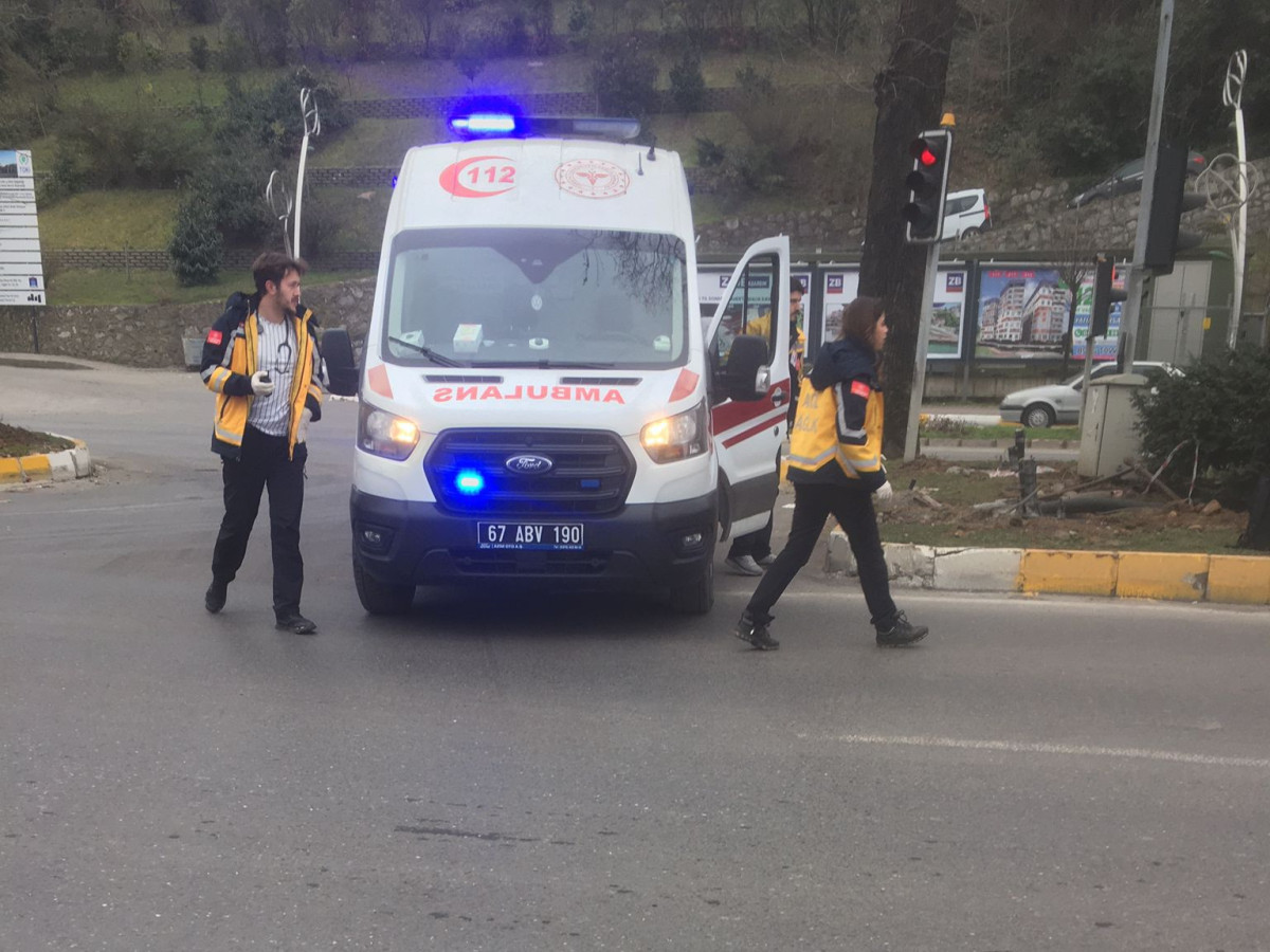 Şok kaza! Kendini yerde buldu 