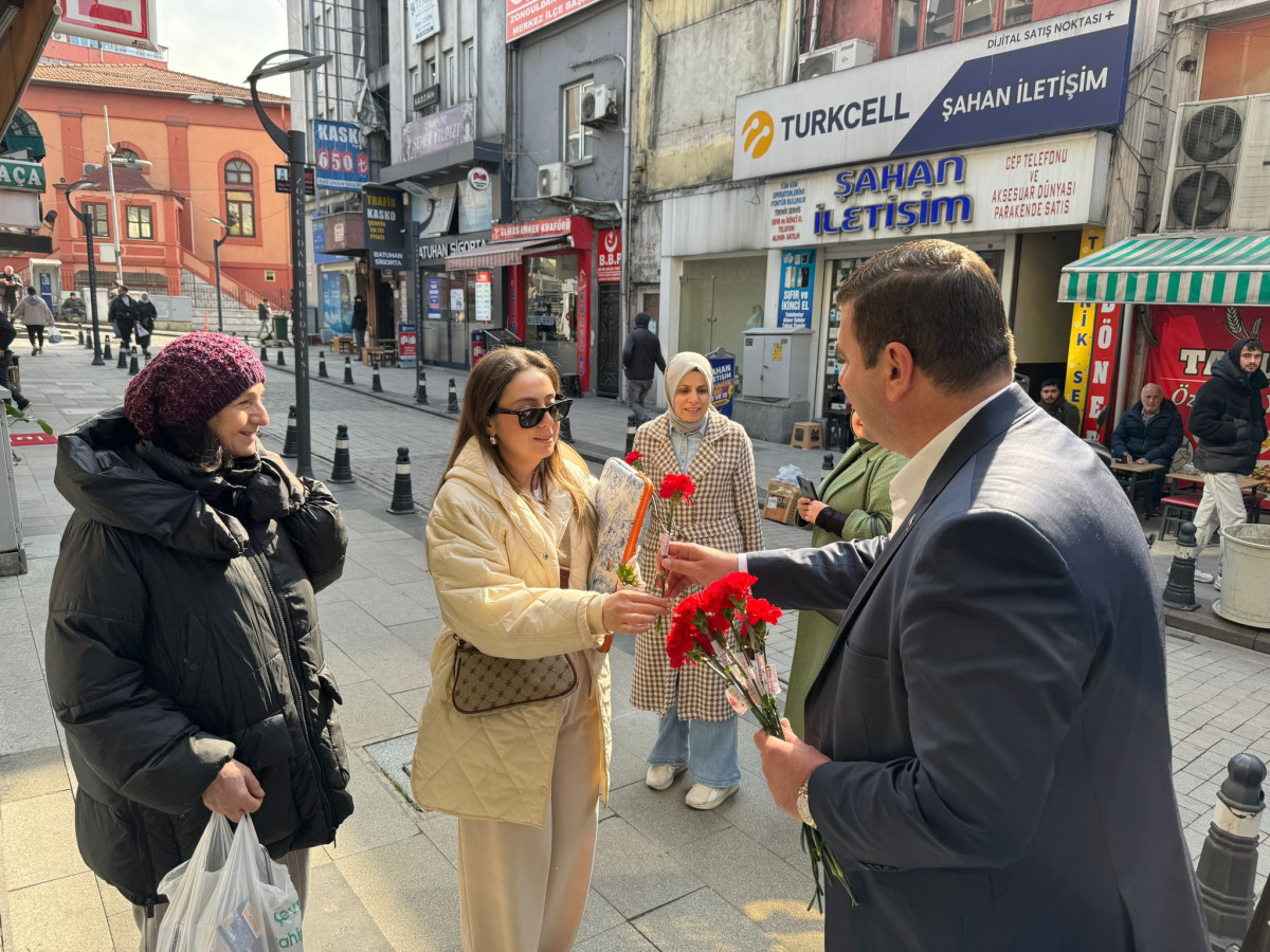 Kadın Emekçilerinin Gününü Kutladılar