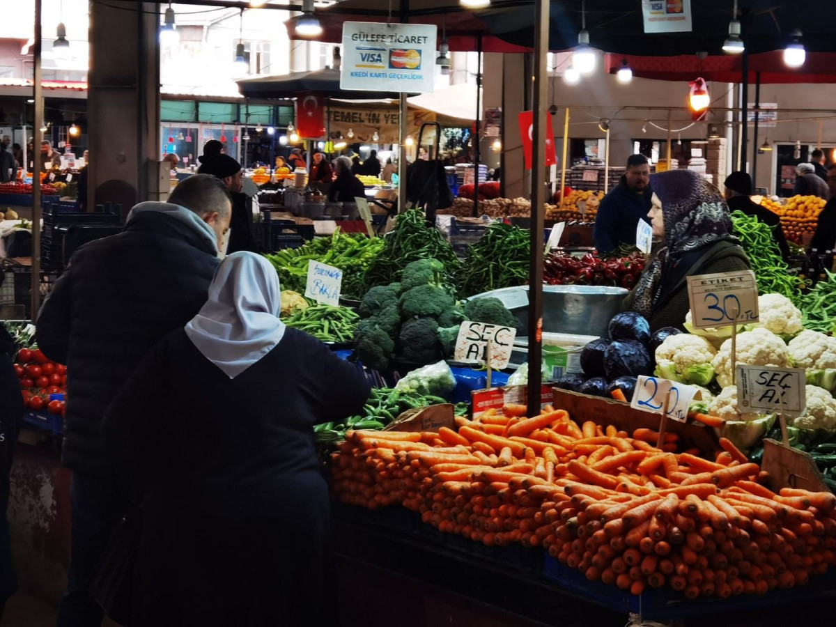 Zonguldak Pazarında Kalabalık Var, İlgil Yok!