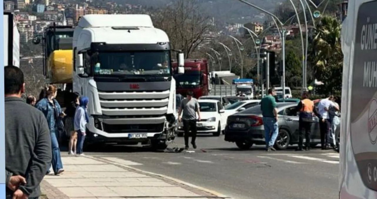 Zonguldak'ta Tır ile Otomobil Çarpıştı: Maddi Hasarlı Kaza