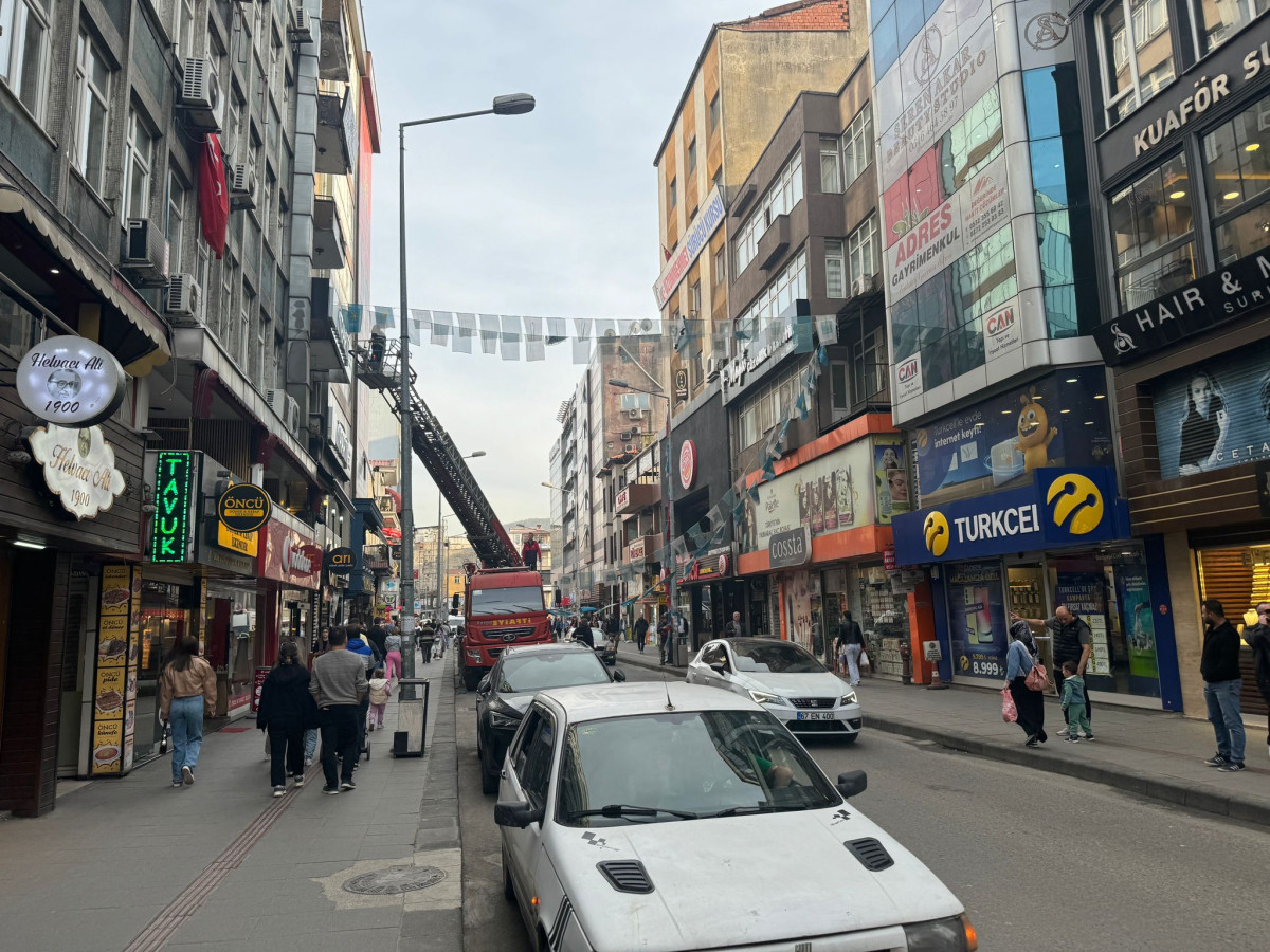 Zonguldak'ta Seçim Yasağı Başladı, Pankartlar İndirildi