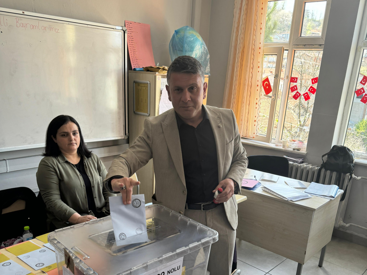 MHP İl Başkanı Mustafa Öztürk Oyunu Kullandı 