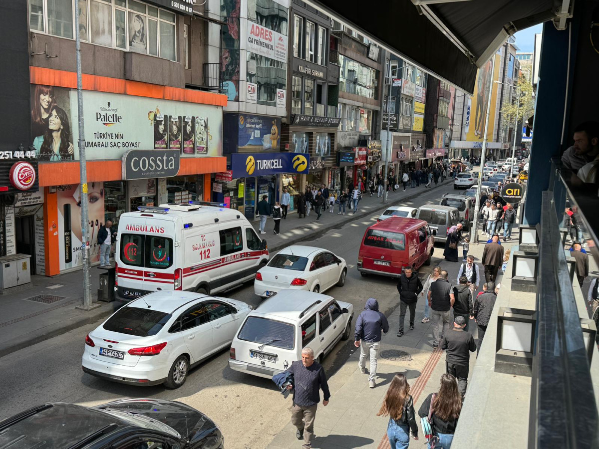 Zonguldak'ta Ambulans Trafikte Kaldı! Hastalar Dakikalarca Bekledi