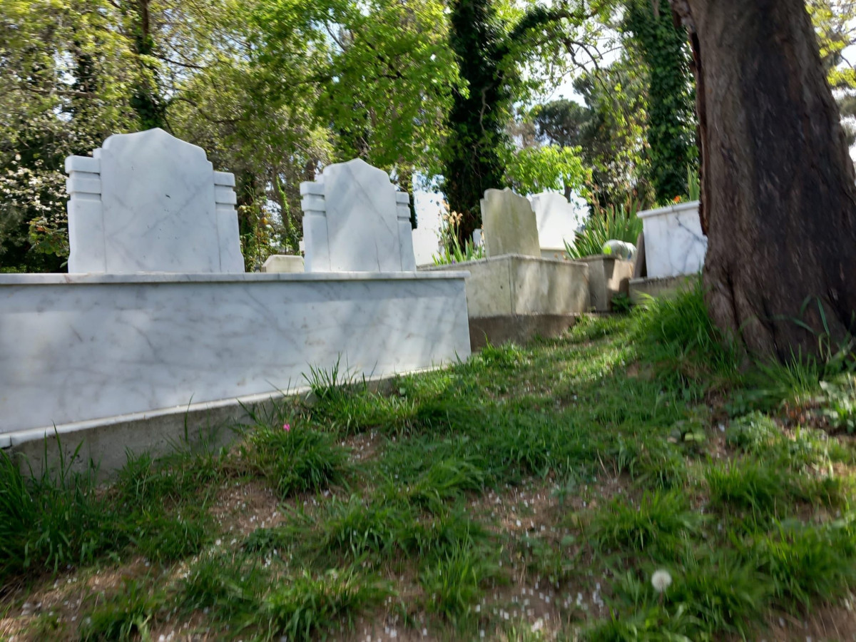 Mustafa Bilge'nin Mermer Mezar Taşlarına Tepkisi: Doğaya Zarar, Ölene Fayda Yok!