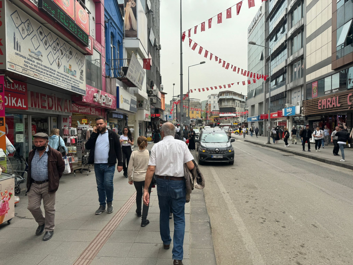 Zonguldak'ta Yazlık Hava Sahil ve Sokakları Doldurdu!