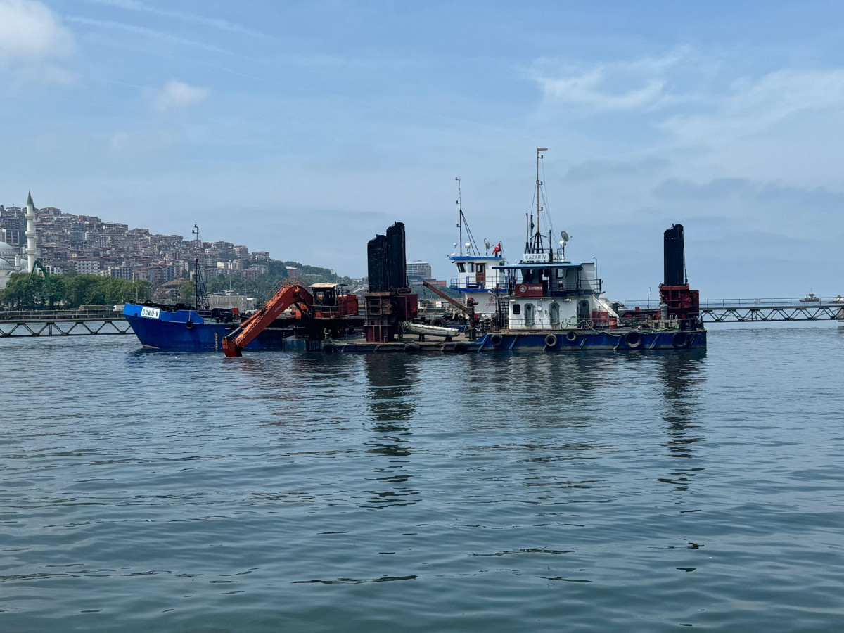 Zonguldak'ta Tarak Gemisi Tam Gaz Çalışıyor! Sahil Şeridi Temizleniyor!
