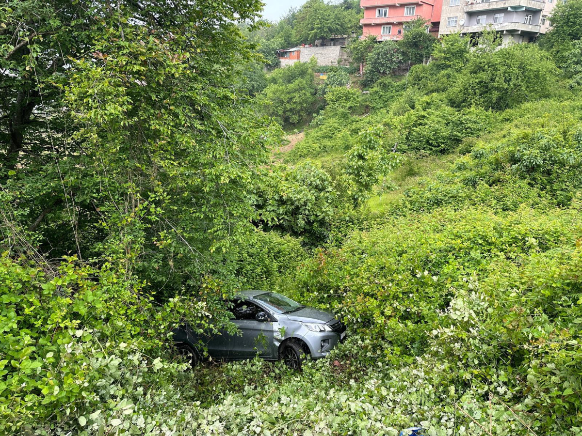 Zonguldak'ta Otomobil 15 Metreden Uçtu: 1 Yaralı!
