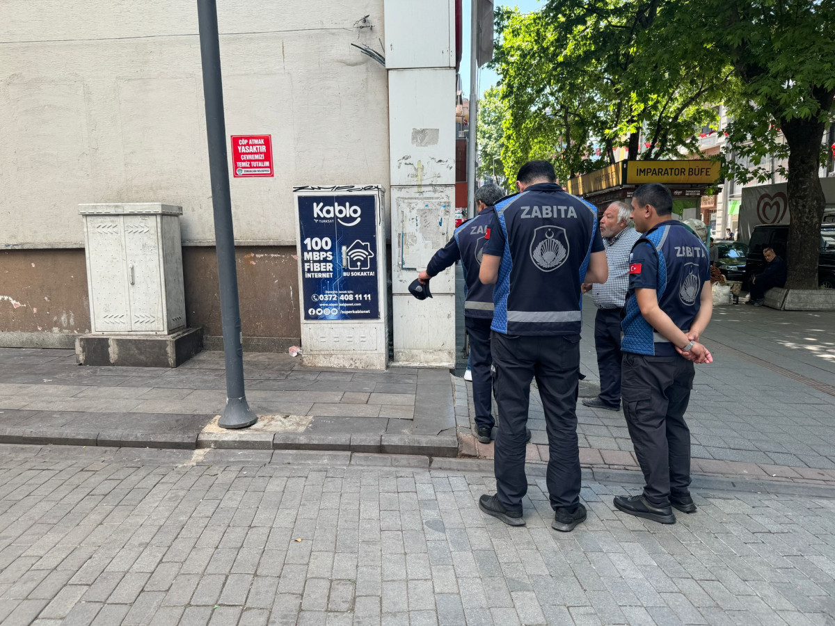 Zonguldak Vergi Dairesine Bırakılan Çöpler için Zabıta Harekete Geçti! 