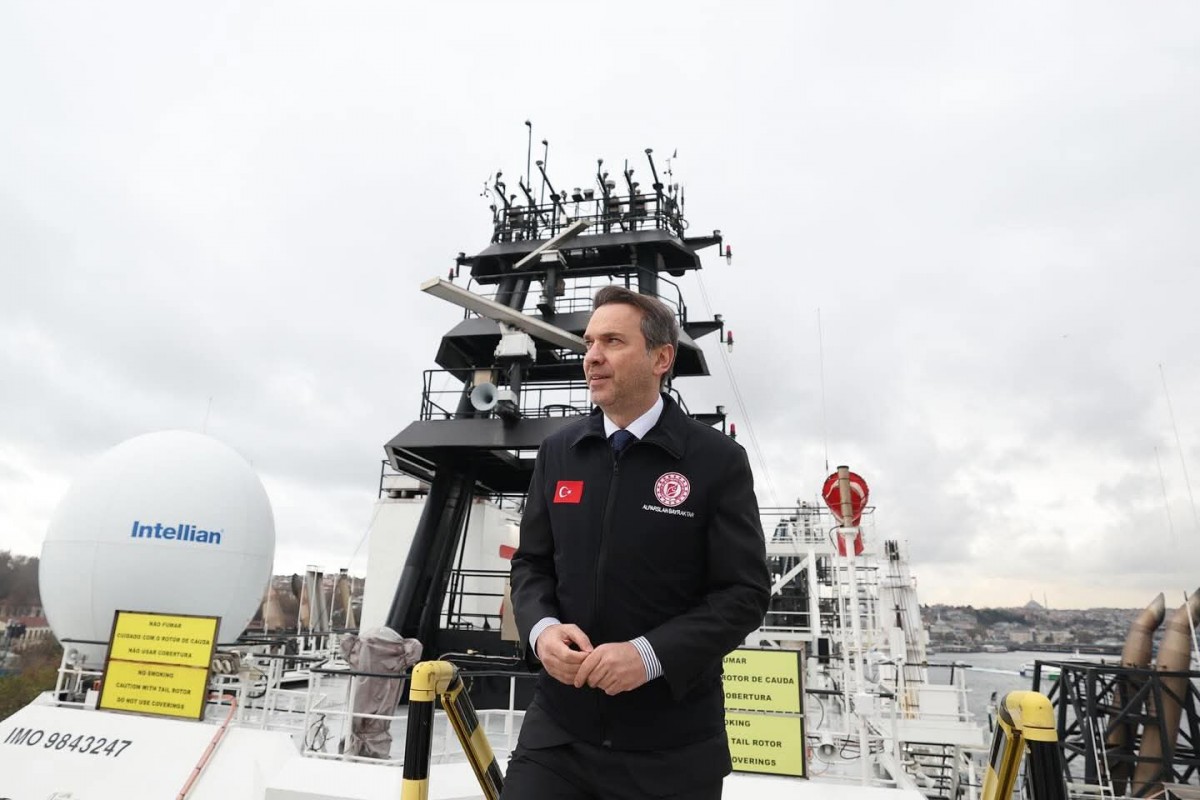 Bakan Bayraktar, Seven Vega gemisini ziyaret etti